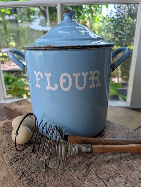 Engelse Vintage Flour Bin