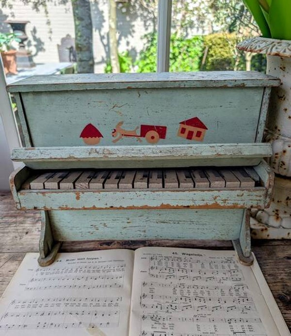 Oude Kinderspeelgoed Piano