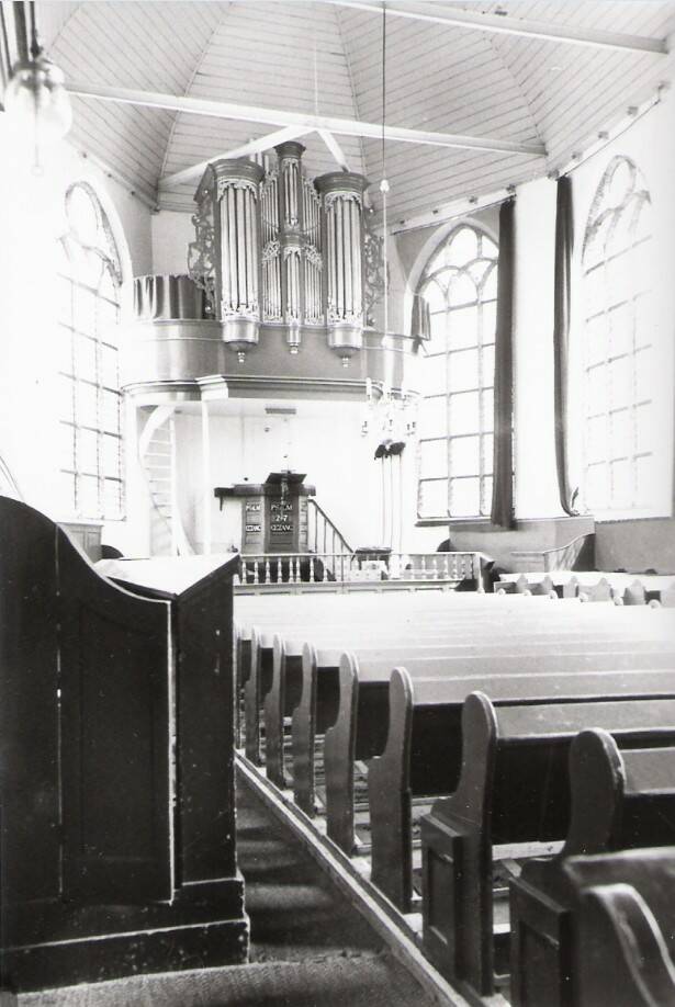 Oude interieur Hervormde Kerk Stad aan 't Haringvliet