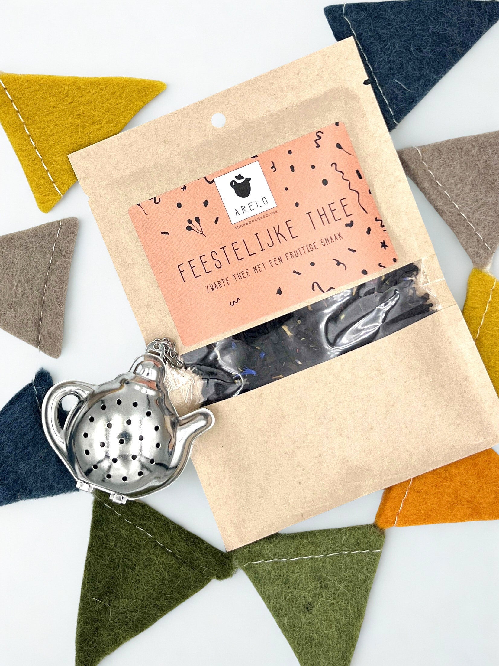 Feestelijke thee met slingers