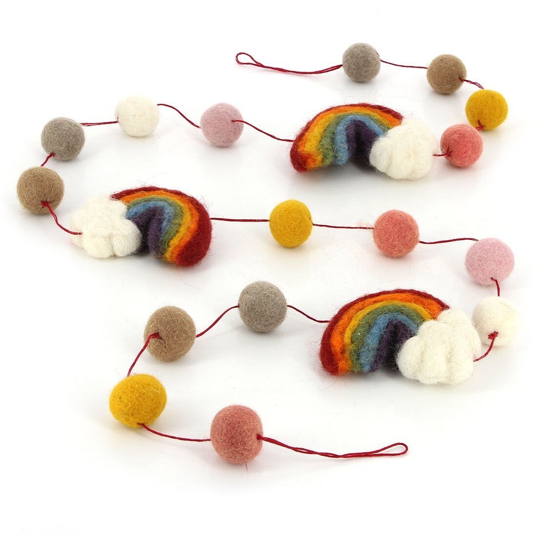 Leuke geboortecadeaus! Op de afbeelding een lieve regenboogslinger voor in de babykamer.