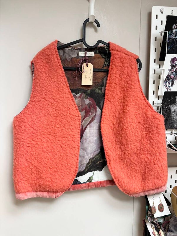 Bodywarmer vintage wol met borduurwerk maat S/M