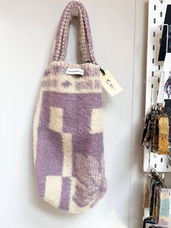 Tas 010