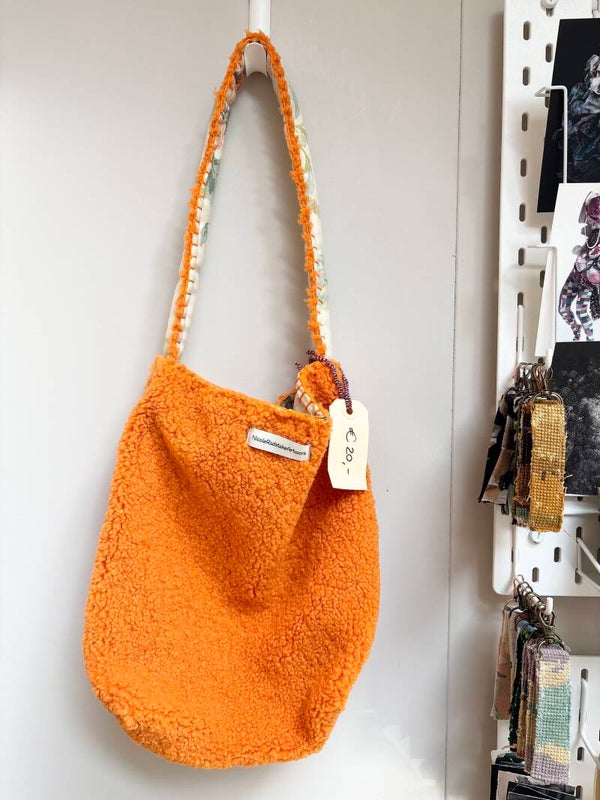 Tas 009