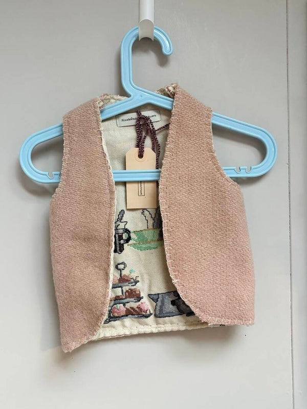Bodywarmer met vintage borduurwerk maat 62-74
