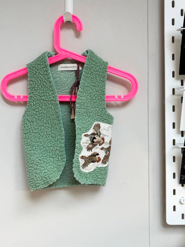 Bodywarmer maat 56-68 mintgroen met borduurwerk