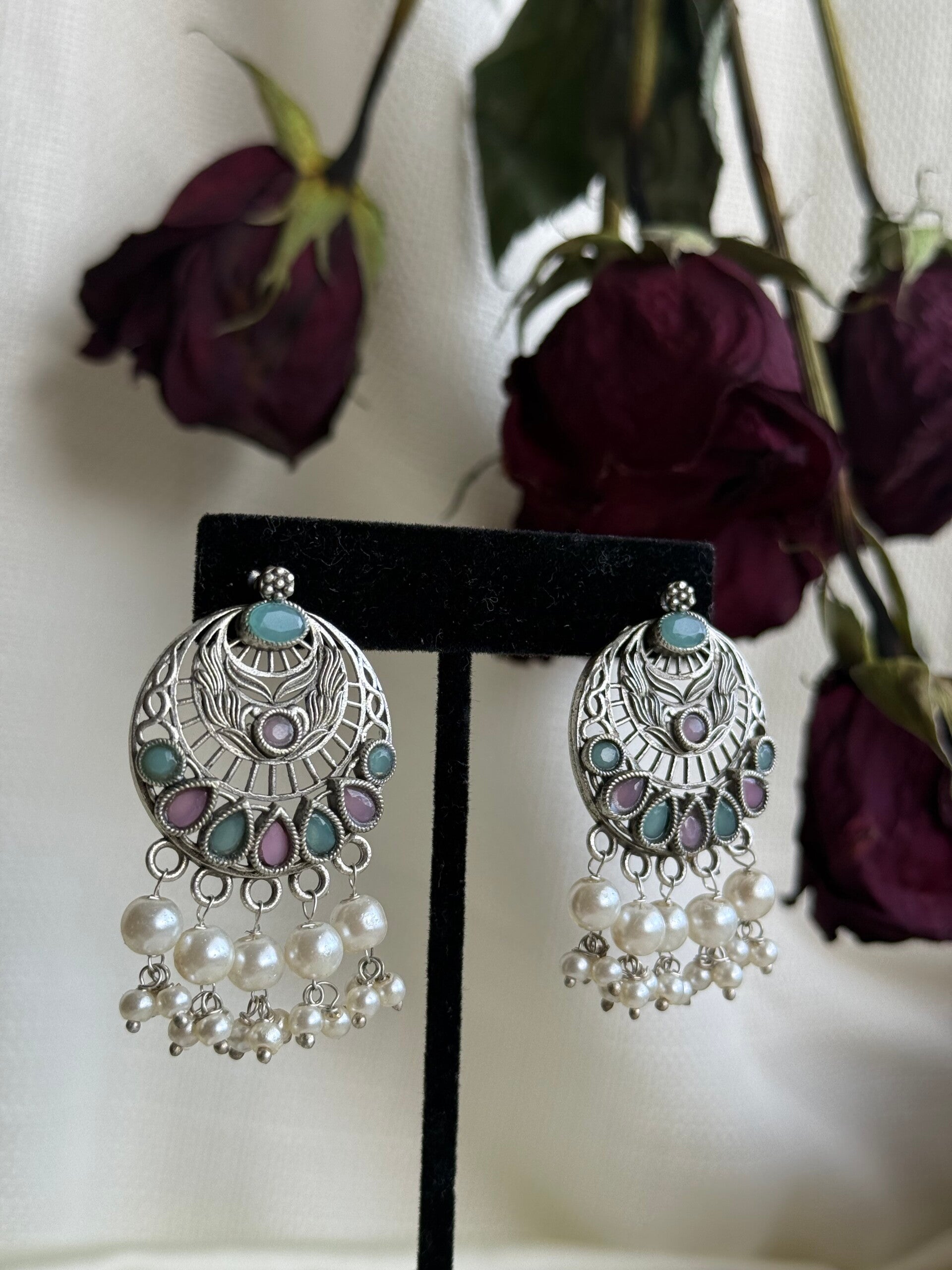 Pastel filigree drops