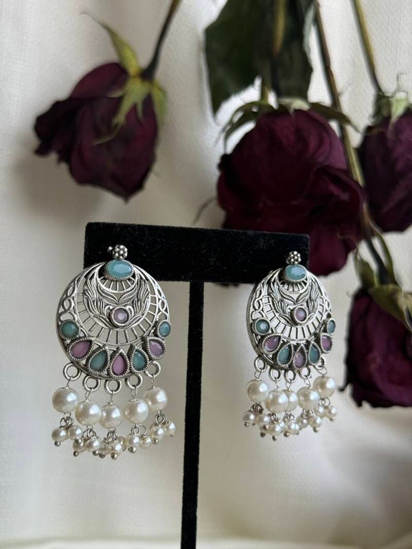 Pastel filigree drops