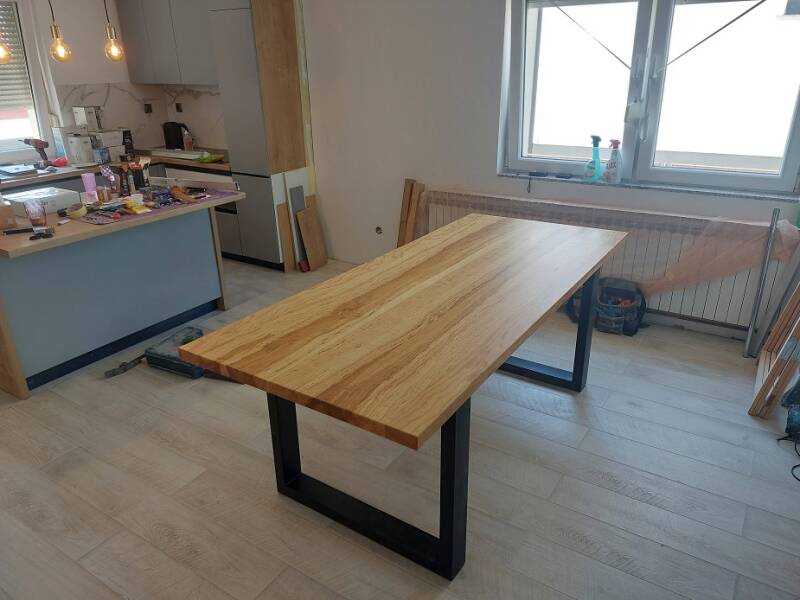 Pomoć u izradi i motaži masivnog stola za blagavaonicu 2