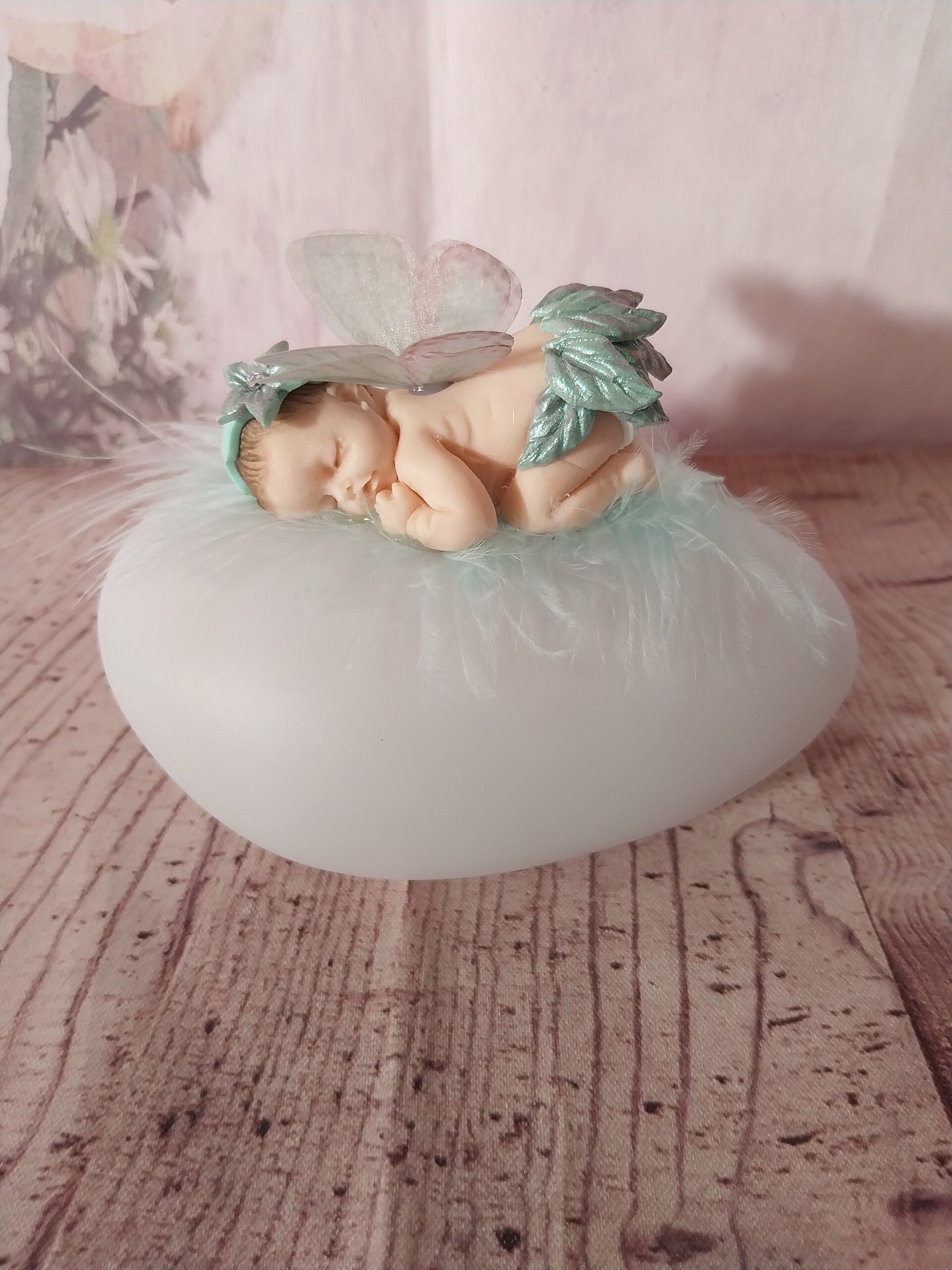 Veilleuse galet avec bébé fimo fille fée