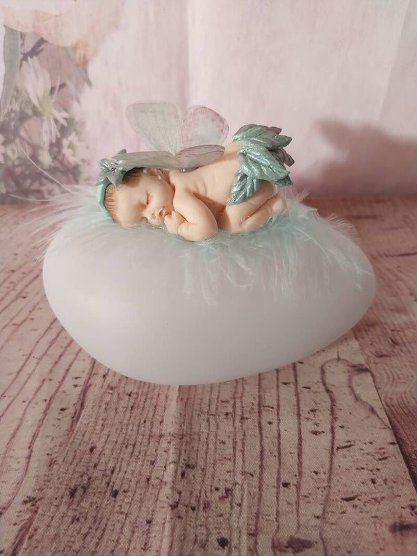 Veilleuse galet avec bébé fimo fille fée