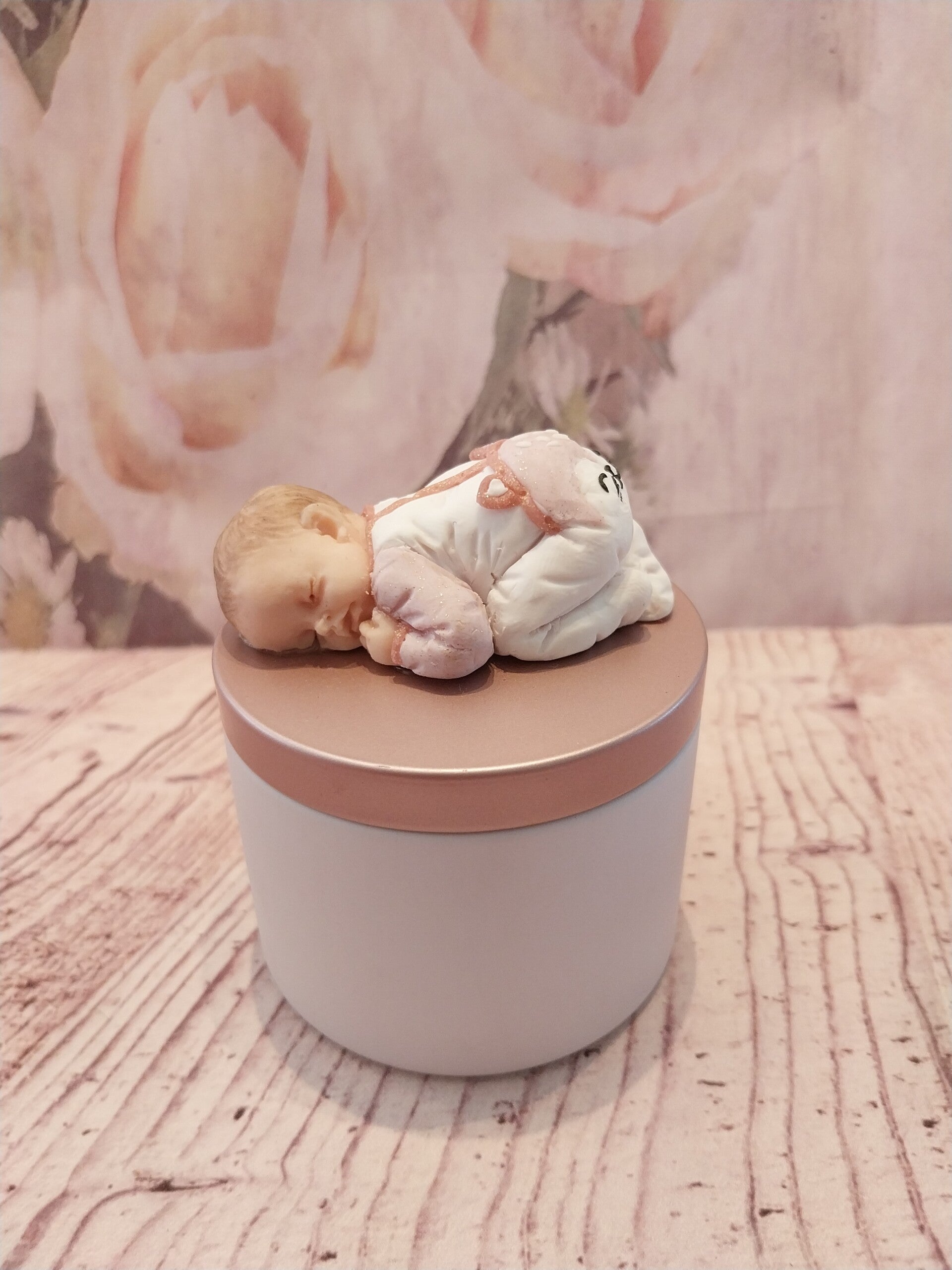 Boîte métal avec bébé fimo fille pyjama