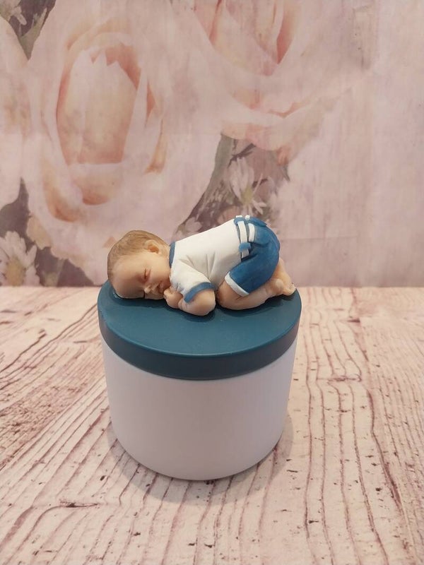 Boîte métal avec bébé fimo garçon jeans