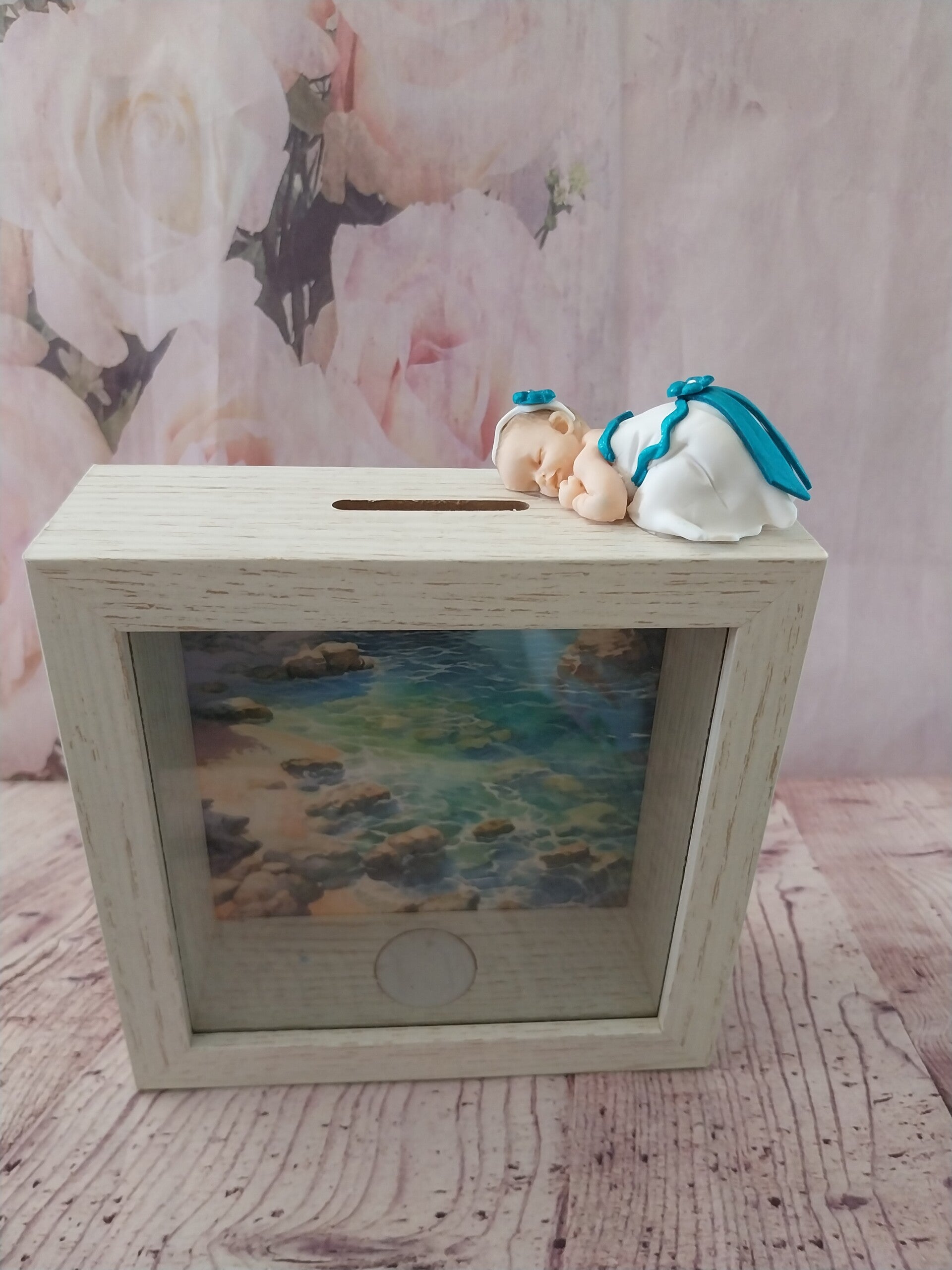 Tirelire avec bébé fimo fille robe blanc/turquoise