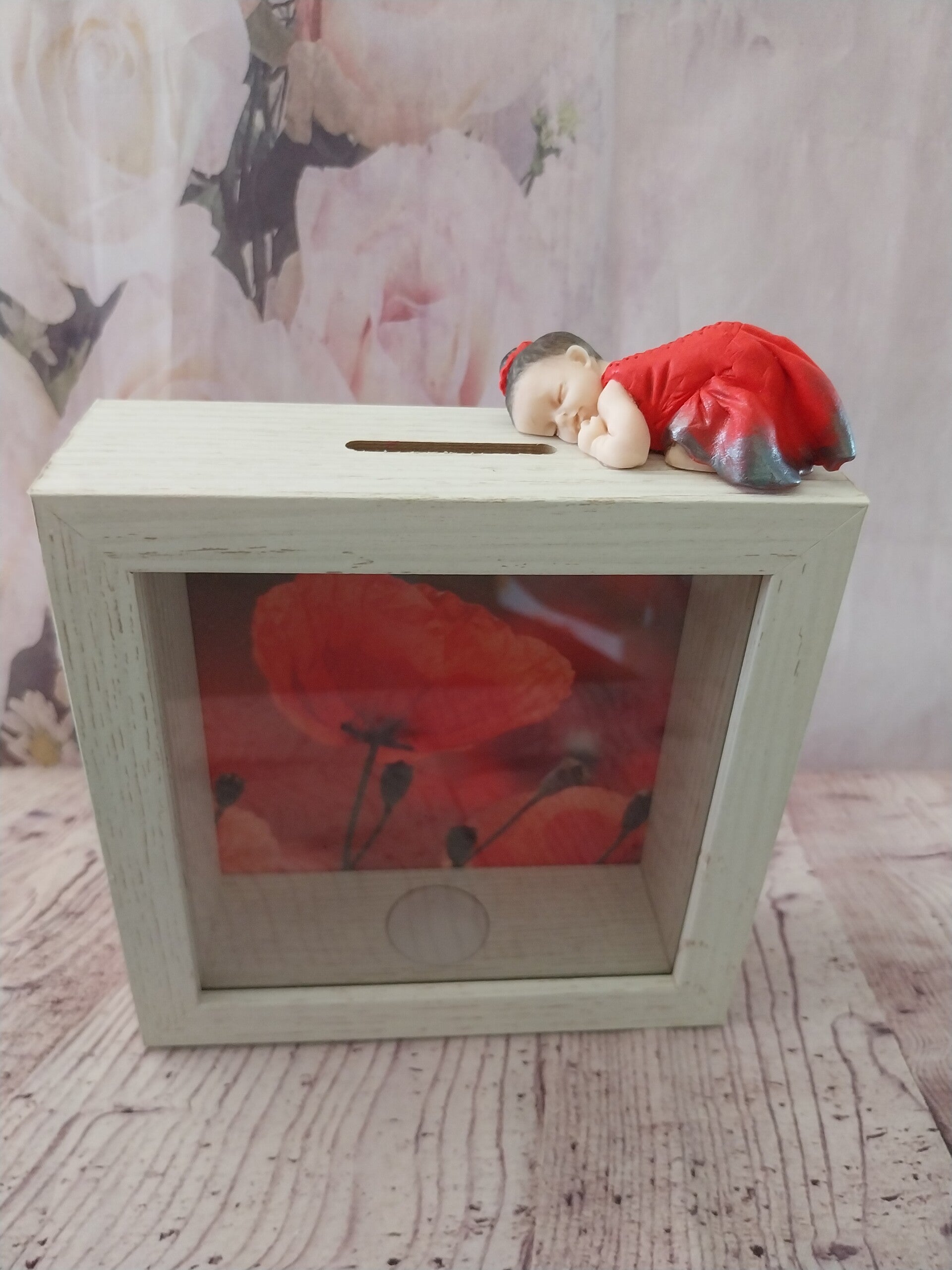 Tirelire avec bébé fimo fille robe rouge/noir