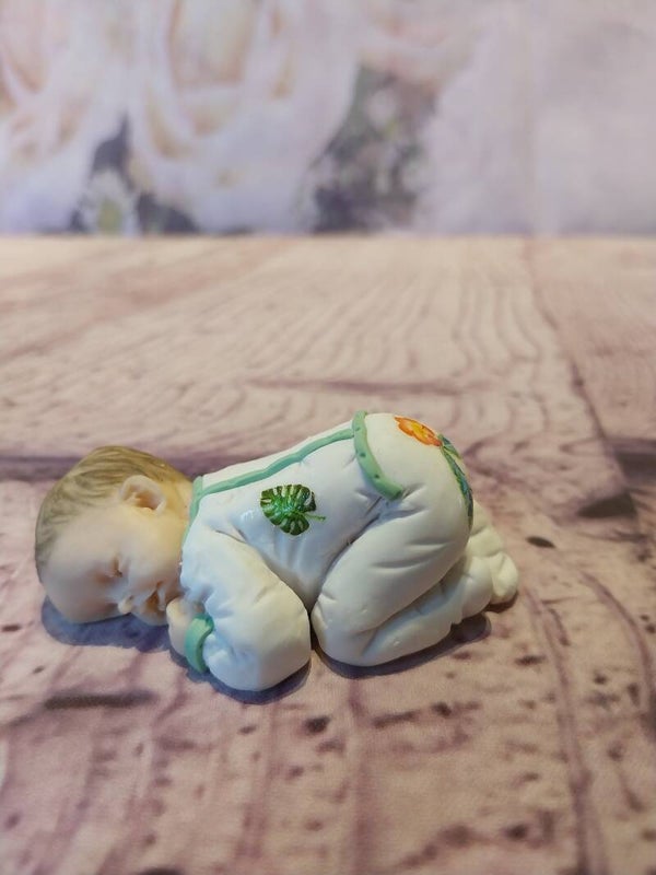 Bébé fimo fille en pyjama