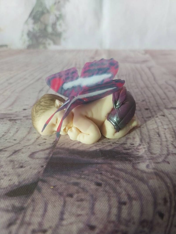 Bébé fimo garçon papillon bordeaux