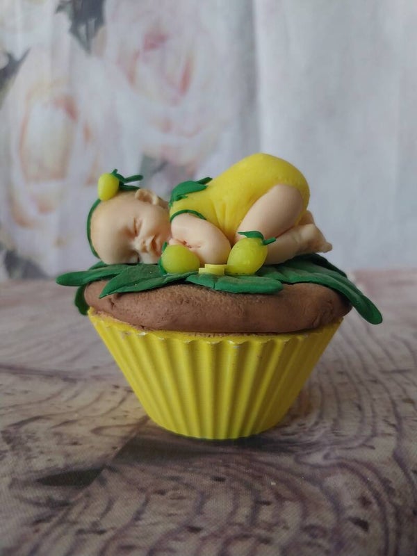 Bébé fimo fille citron cupcake