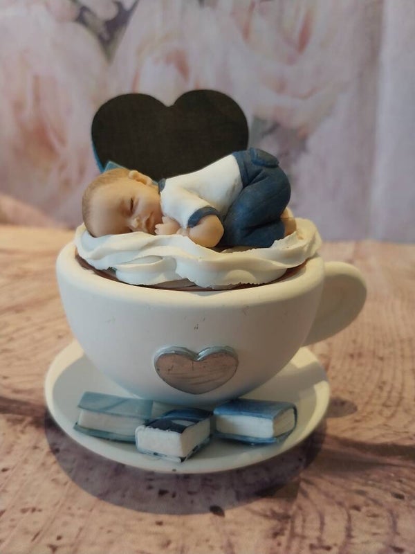 Enfant garçon fimo sur tasse