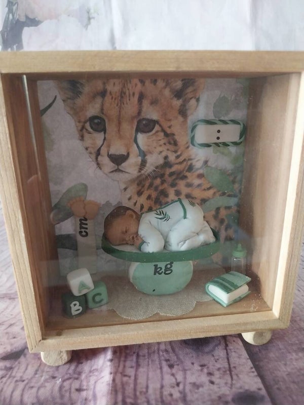 Cadre naissance bébé fimo garçon métisse