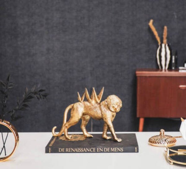 Golden monkey met vlinders