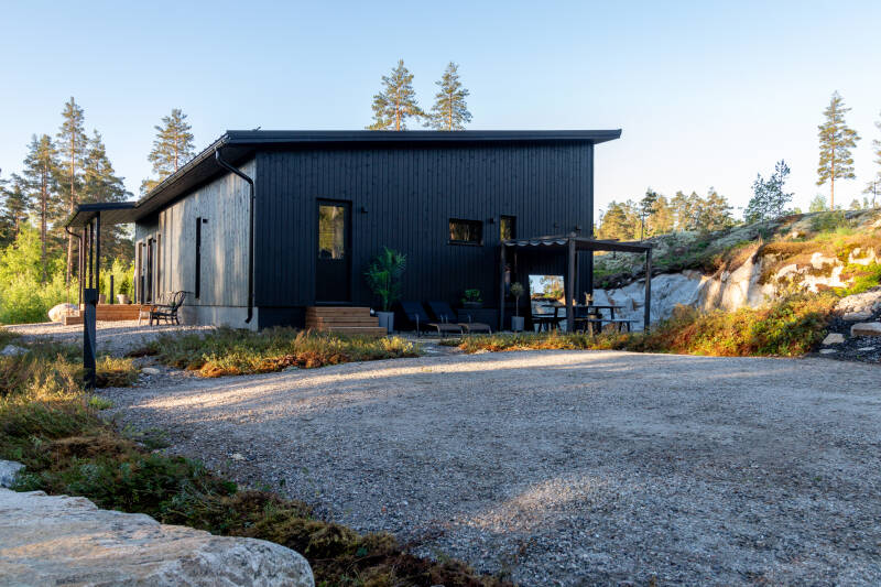 Luksus vuokrahuvila kauniissa kesäpäivässä