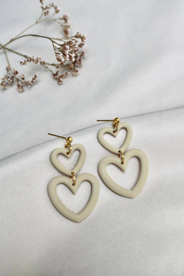 Oorbellen Hartjes Beige