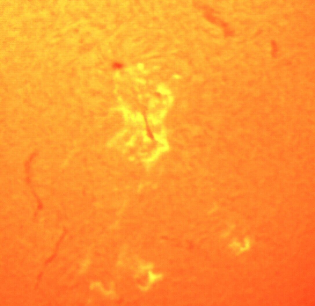 2025-12-25-1226_1-u-g-sun_halpha_planet_50_sharp20_b1-0_c1-0_s1_n1-standard.jpg