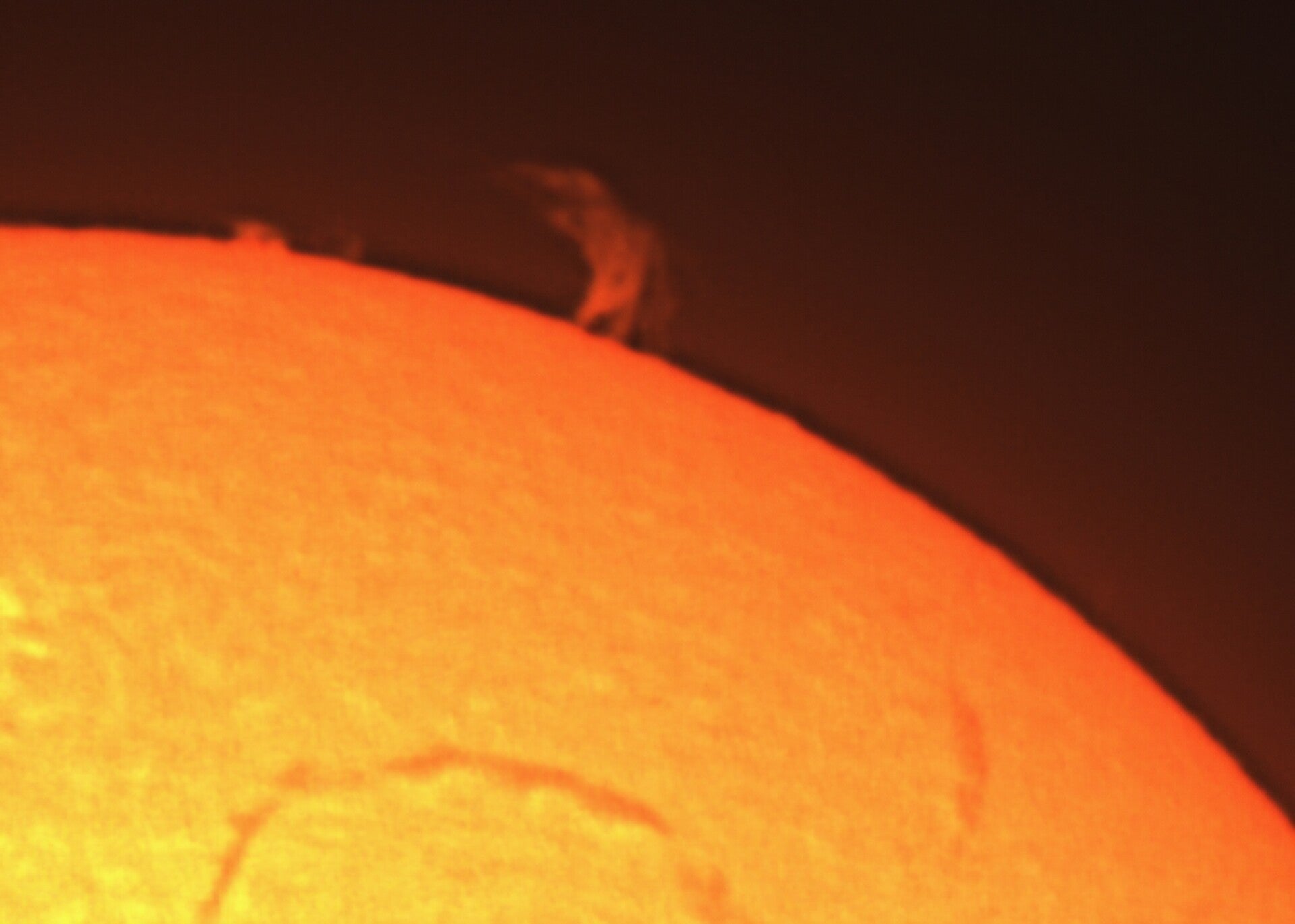 2026-01-07-1132_1-u-g-sun_halpha_surface_50_sharp99_b0-0_c0-7_s1_n76-standard.jpg