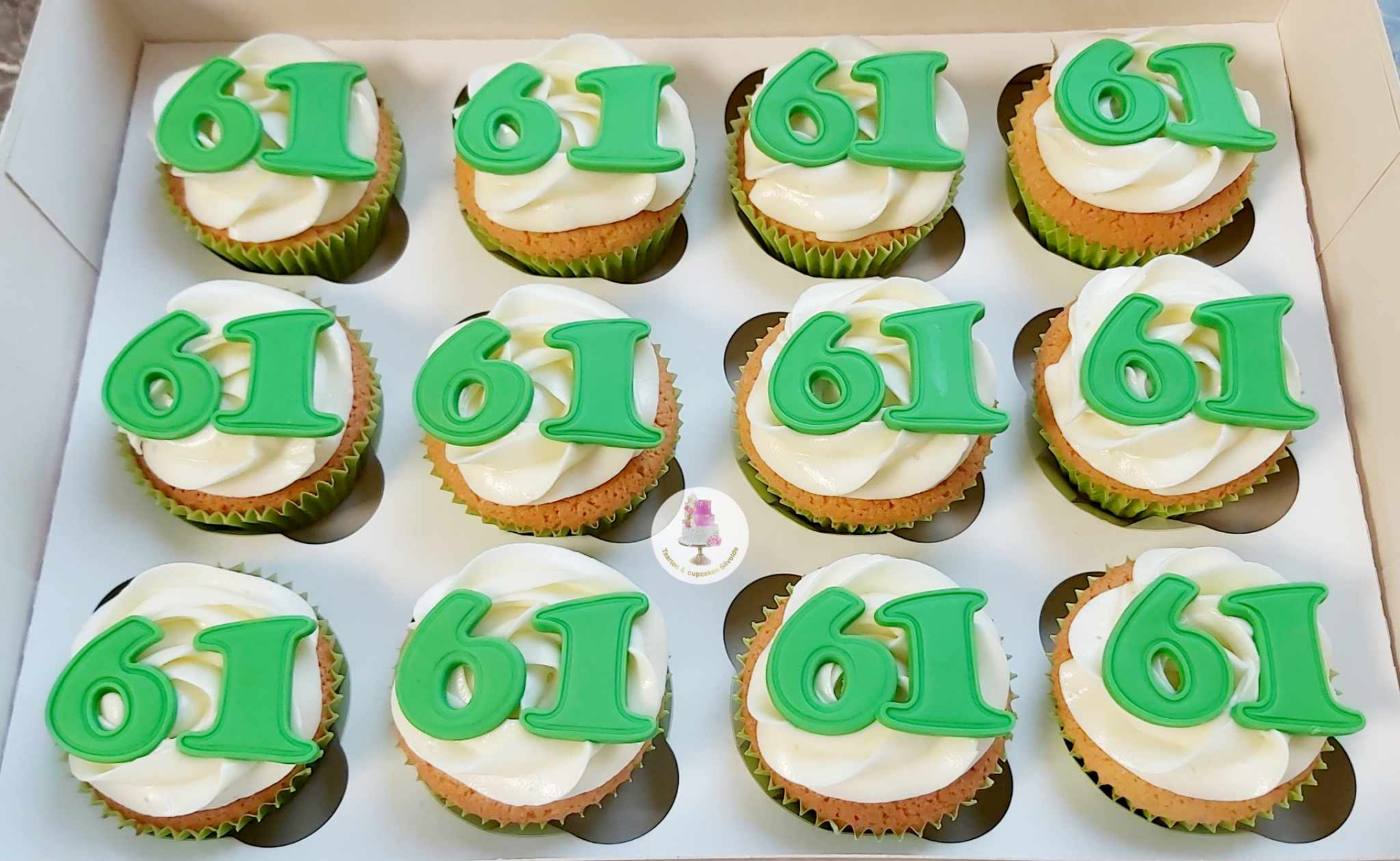 Cupcakes met leeftijd in fondant prijs per stuk