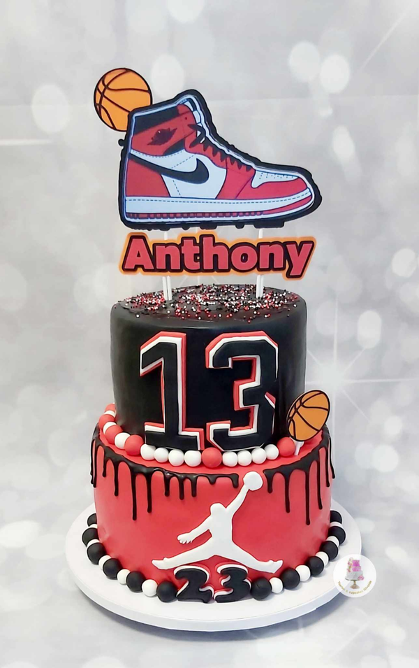 Taart J nummer 2, 2 laags 20 personen