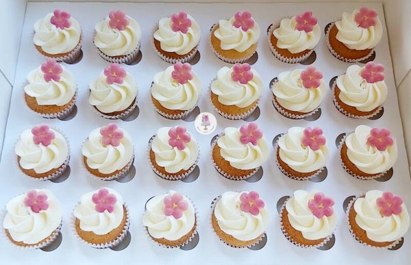 Mini cupcakes met chocolade bloesem chocolaatje. Prijs per stuk.