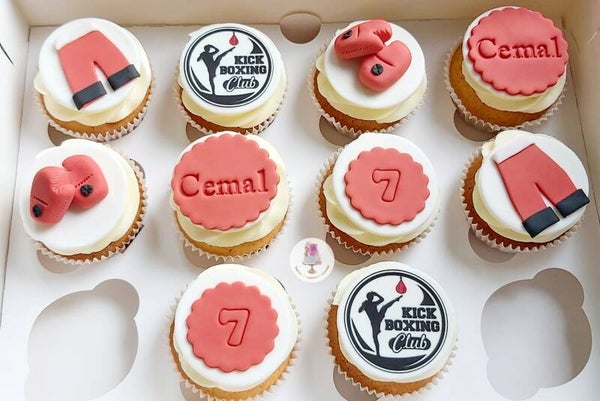 Kickboksen cupcakes. Prijs per stuk.