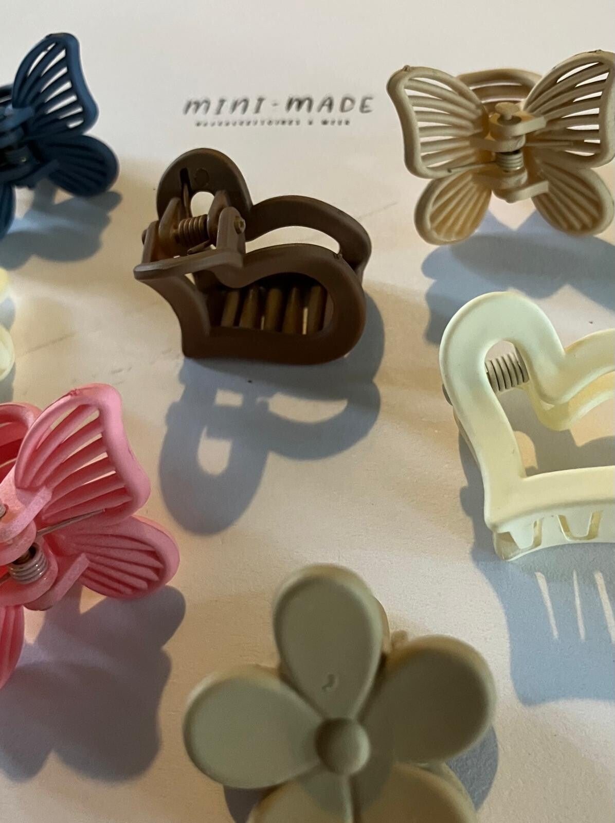 Haarklemmen van ongeveer 2,5 cm voor de grotere staartjes.