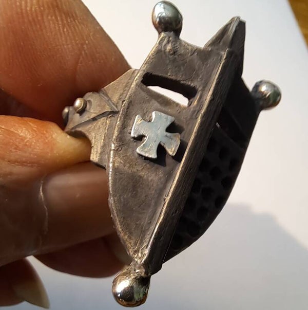 KNIGHT'S RING