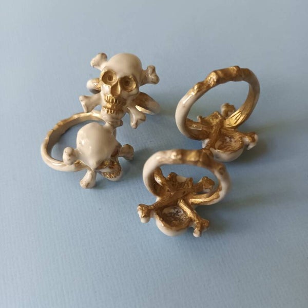 ENAMELLED SKULL AND CROSSBONES RING