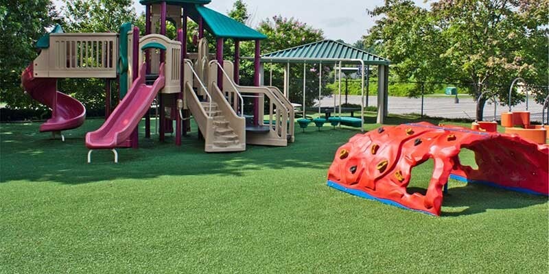 Installation of artificial grass at a daycare (CPE) in Montreal, Quebec