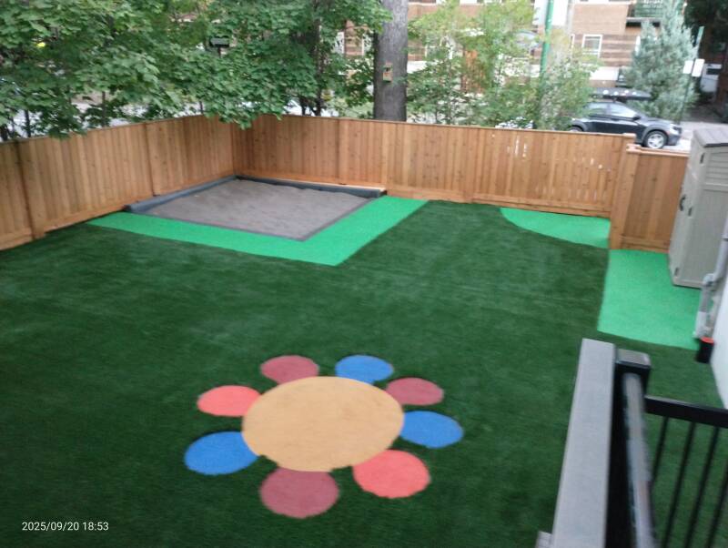 Montreal CPE daycare with artificial grass and poured rubber surface around aquajet water play area