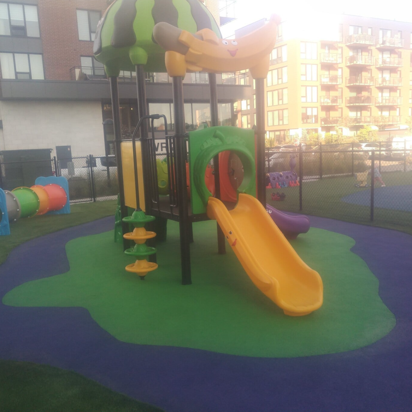 "Rubber safety surface installation at Montreal daycare CPE"