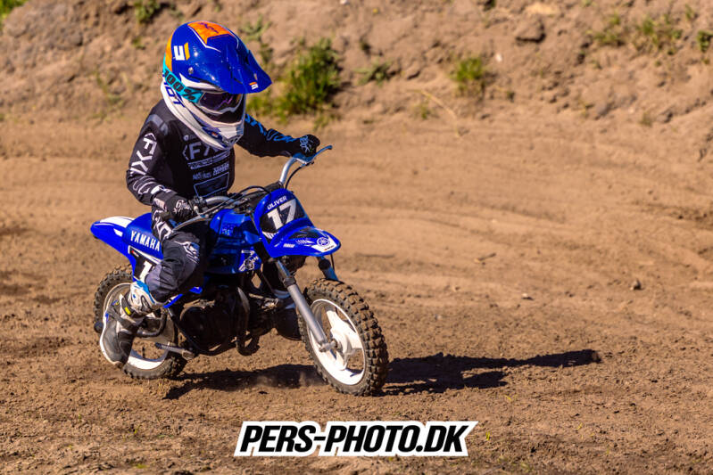rougs-28-04-26-19-standard.jpg