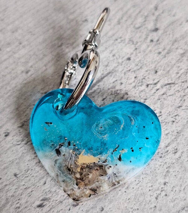 Epoxidharz-Schlüsselanhänger mit Sand von Rügen – ein Stück Urlaub immer dabei