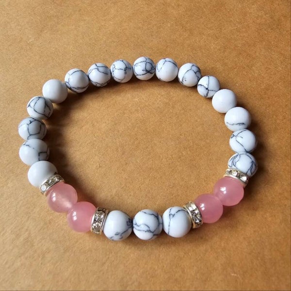 Weißes Kiefer Kugelarmband – stilvoll, zeitlos & mit liebevollen Details