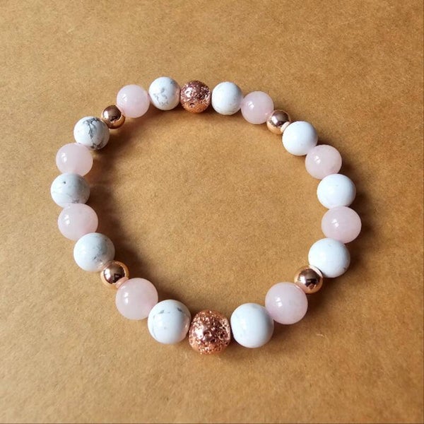 Rosa Kristall & Weißes Kiefer Gold Kugelarmband – stilvoll, elegant & handgefertigt