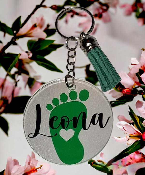Schlüsselanhänger mit Name & Babyfuß – das perfekte Geschenk für frischgebackene Eltern 👣