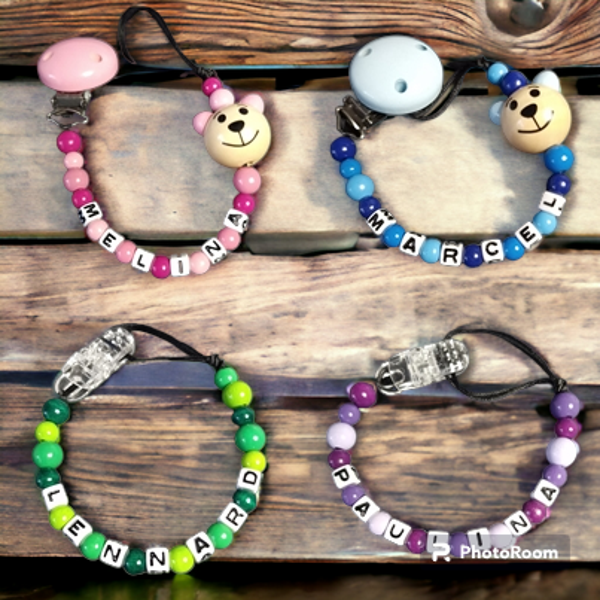 Schnullerkette mit individuellem Wunschnamen – praktisch, sicher & einzigartig