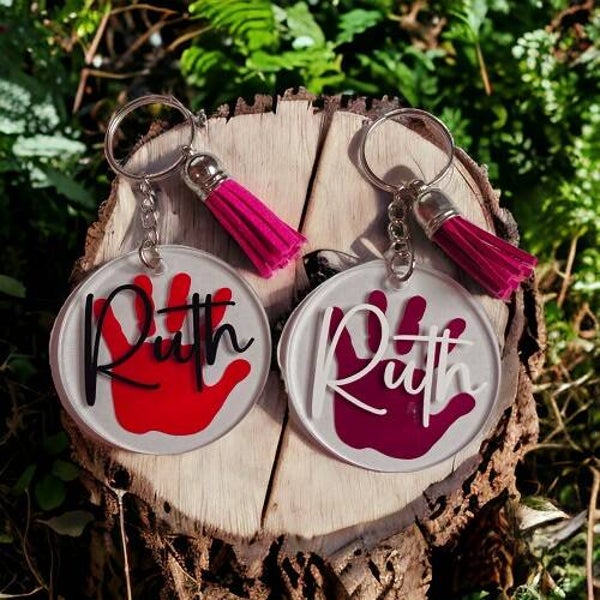 Schlüsselanhänger Hand & Name – individuell und einzigartig