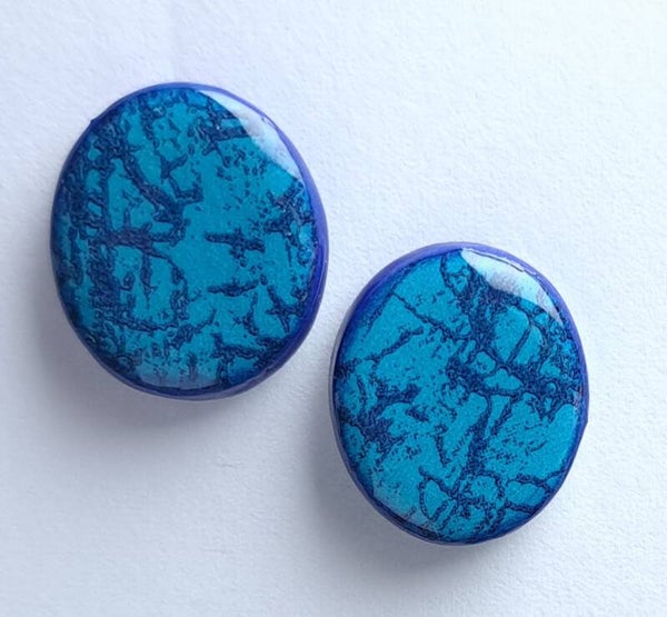 Blue crinkle ovaal oorbellen