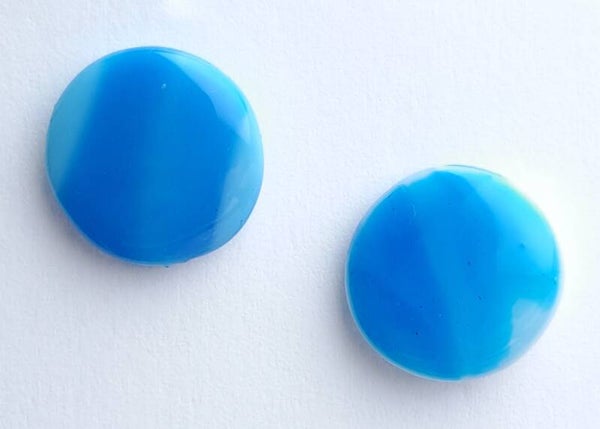 Blue blue sky studs donker