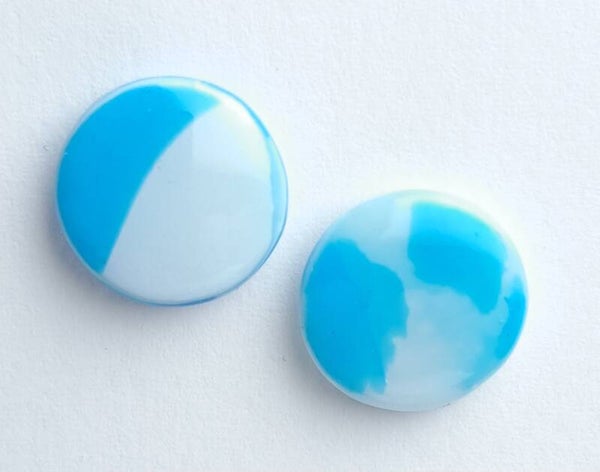 Blue blue sky studs licht