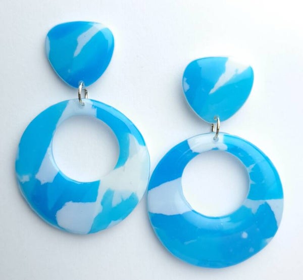 Blue blue sky rond en vrije vorm